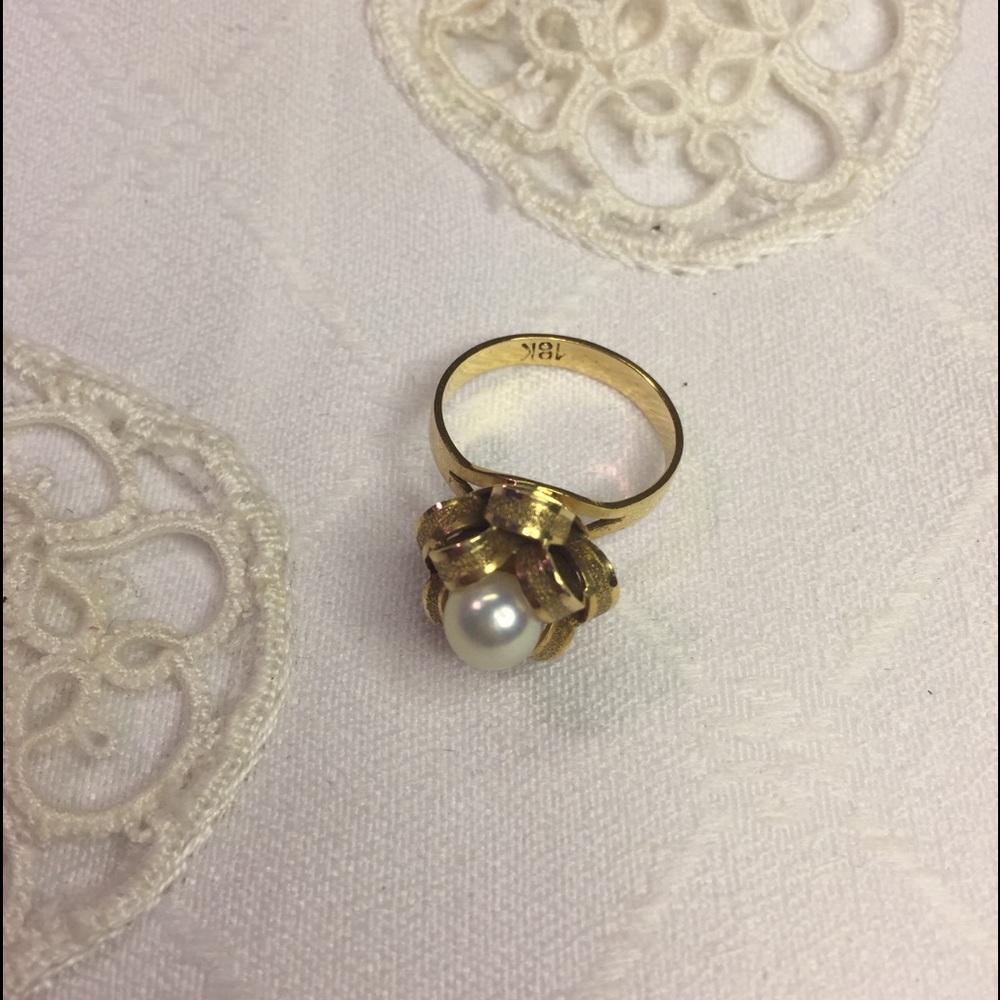 VINTAGE 70 YEAR OLD 18K SOLID GOLD W/REAL PEARL.